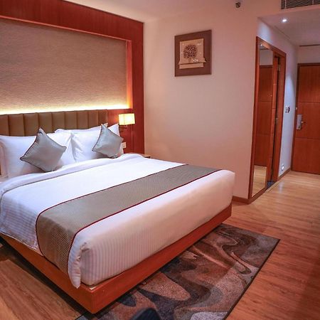 Hotel Crystal Inn Plaza Delhi Airport Ню Делхи Екстериор снимка