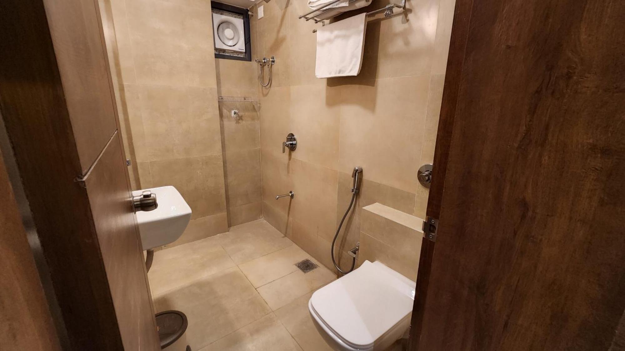 Hotel Crystal Inn Plaza Delhi Airport Ню Делхи Екстериор снимка