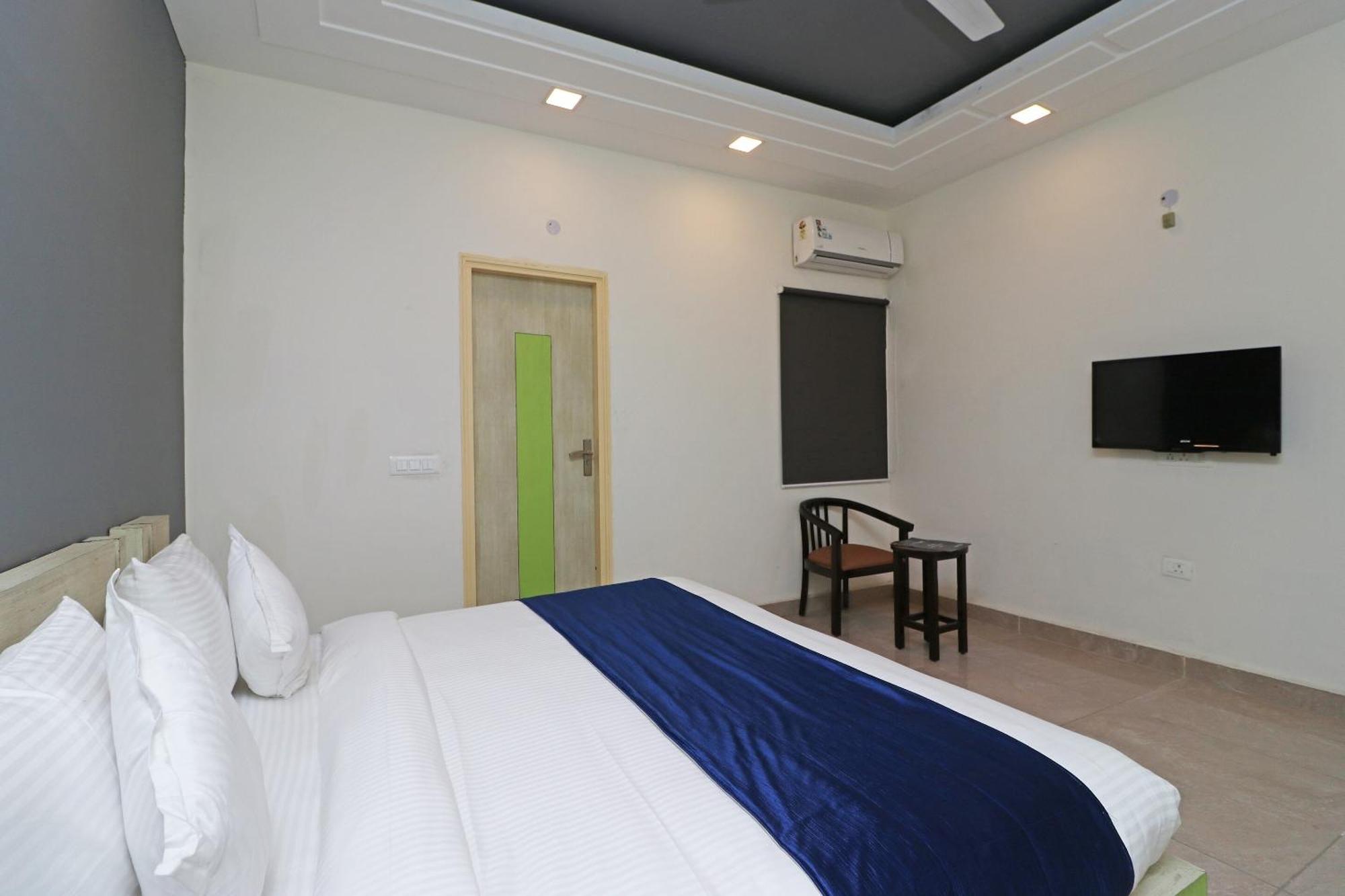 Hotel Crystal Inn Plaza Delhi Airport Ню Делхи Стая снимка
